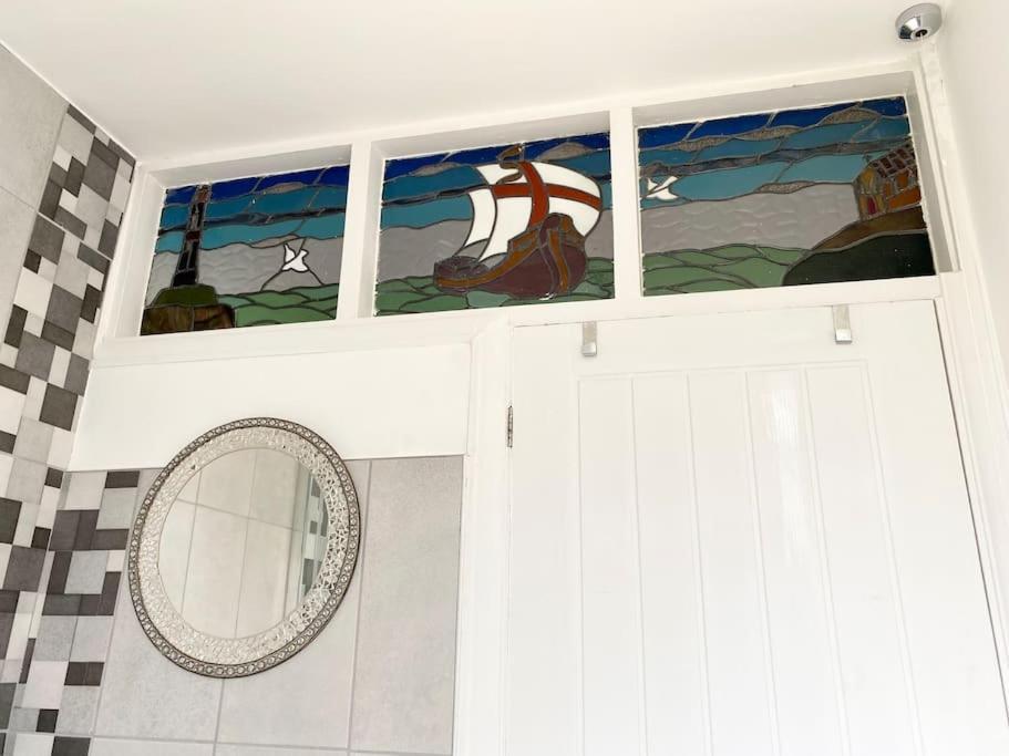 סאות'אנד און סי Charming Seaside Cottage In Leigh-On-Sea מראה חיצוני תמונה