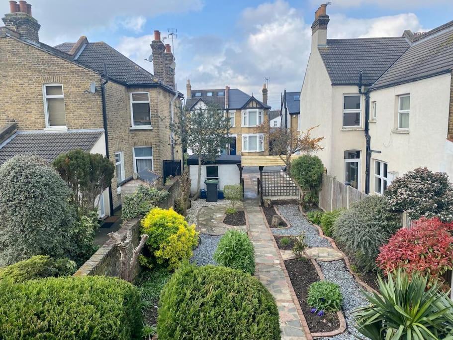 סאות'אנד און סי Charming Seaside Cottage In Leigh-On-Sea מראה חיצוני תמונה