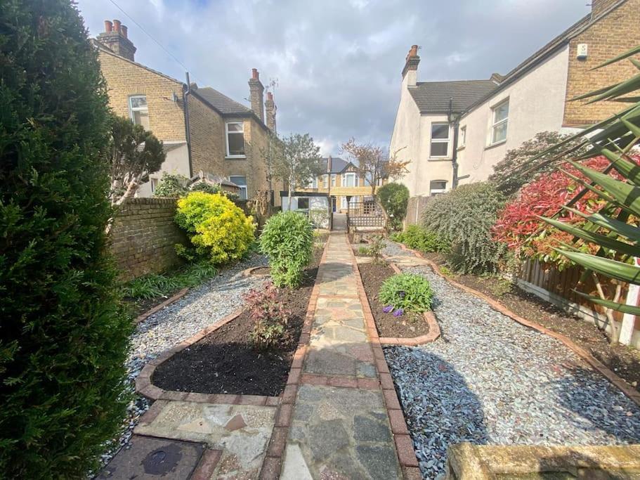 סאות'אנד און סי Charming Seaside Cottage In Leigh-On-Sea מראה חיצוני תמונה