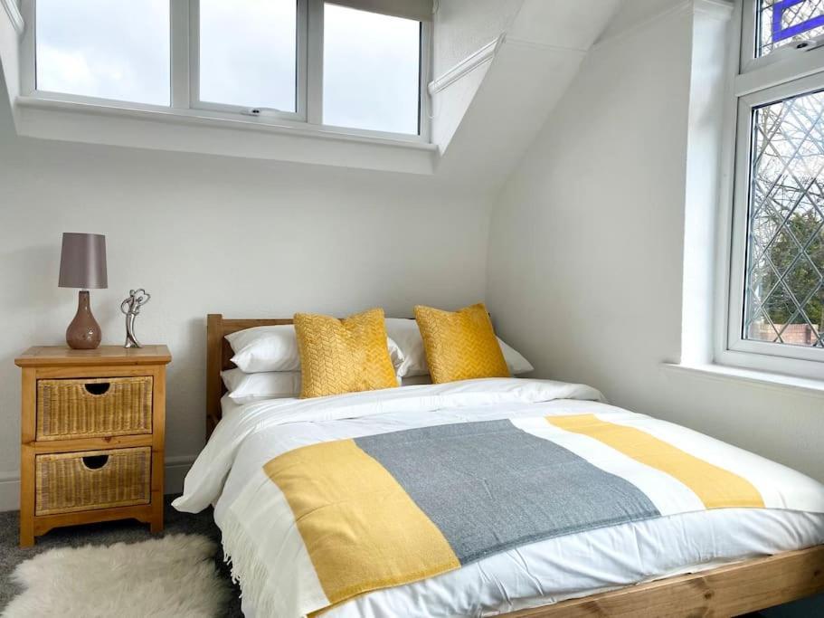 סאות'אנד און סי Charming Seaside Cottage In Leigh-On-Sea מראה חיצוני תמונה