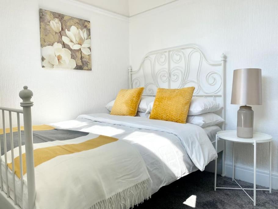סאות'אנד און סי Charming Seaside Cottage In Leigh-On-Sea מראה חיצוני תמונה
