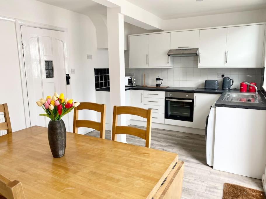 סאות'אנד און סי Charming Seaside Cottage In Leigh-On-Sea מראה חיצוני תמונה