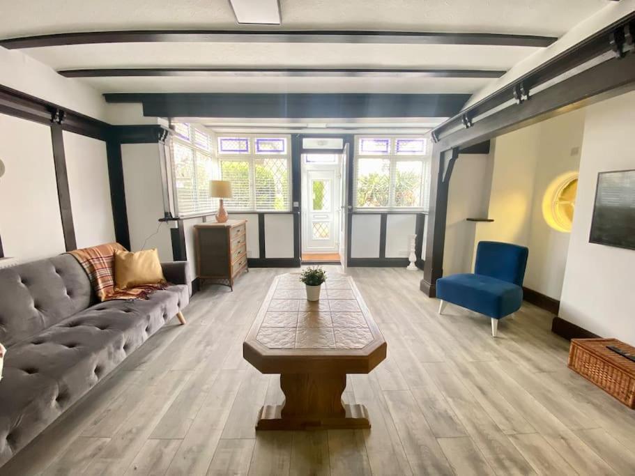 סאות'אנד און סי Charming Seaside Cottage In Leigh-On-Sea מראה חיצוני תמונה
